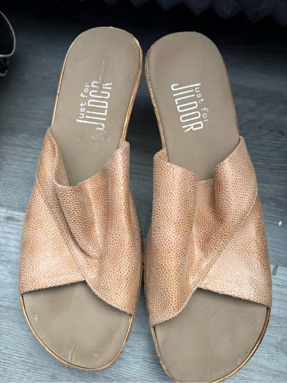 Tan Textured wedges